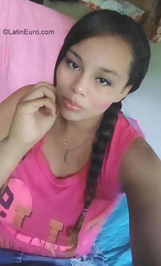Date this lovely Colombia girl Lina from Ibaque CO25756