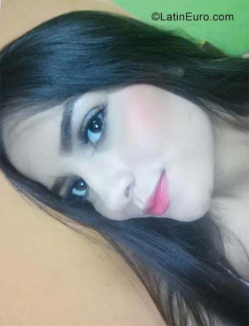Date this fun Colombia girl Andrea from Ibaque CO25760