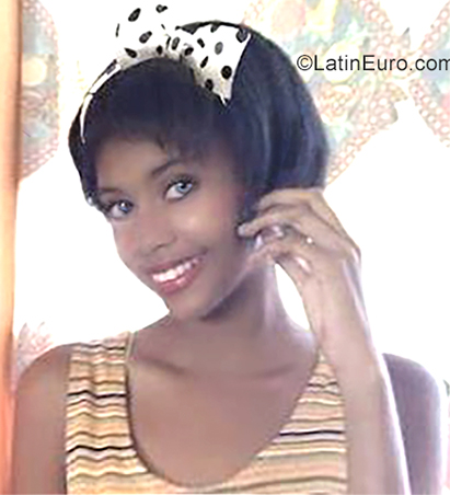 Date this gorgeous Venezuela girl Yemlin from Caracas VE2540