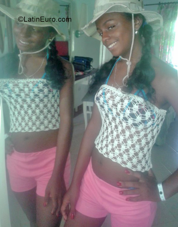 Date this charming Cuba girl Laura from Santiago De Cuba CU550