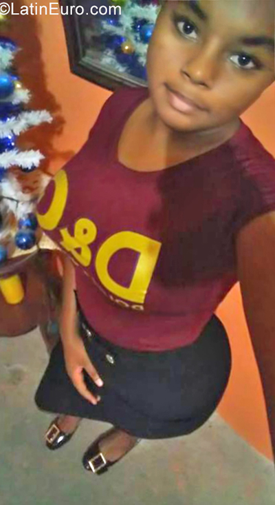 Date this lovely Dominican Republic girl Alexa from Santo Domingo DO35448