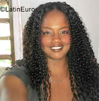 Date this foxy Jamaica girl Leonie from Montego Bay JM2625