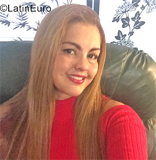 Date this foxy Colombia girl Nath from Armenia CO25787