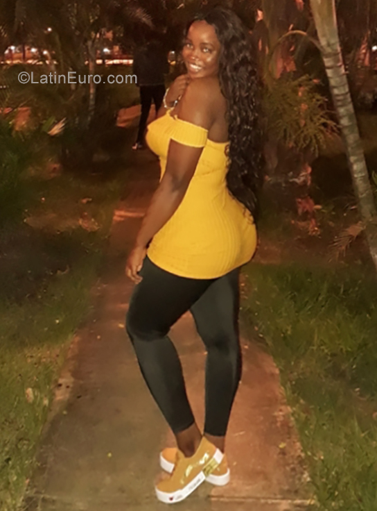 Date this pretty Colombia girl Johanna Patricia from Cali CO26971