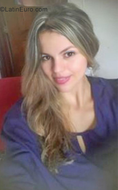 Date this happy Colombia girl Andrea from Barranquilla CO25796