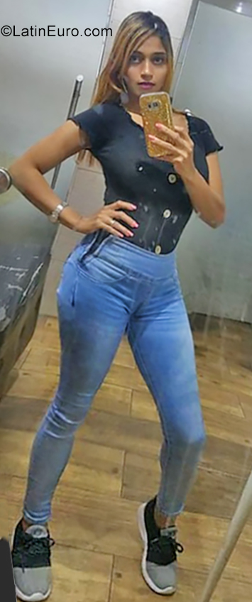 Date this hard body Dominican Republic girl Ana from Santo Domingo DO35496