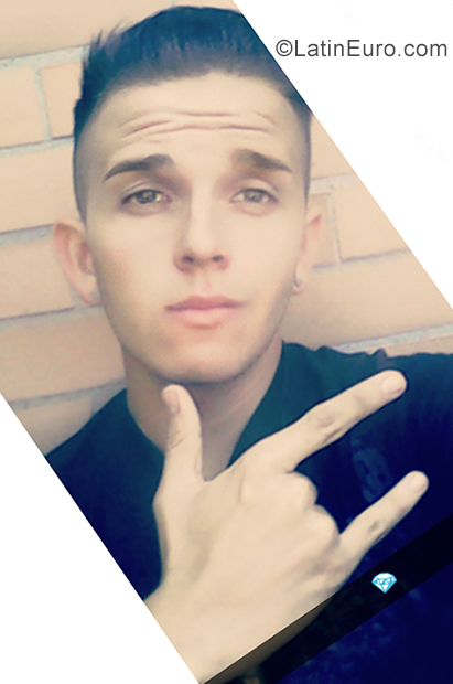 Date this young Venezuela man Greg from Merida VE2557