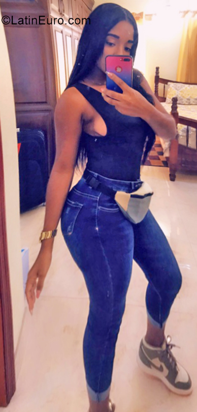 Date this nice looking Dominican Republic girl Yoniry from San Pedro De Macoris DO35508