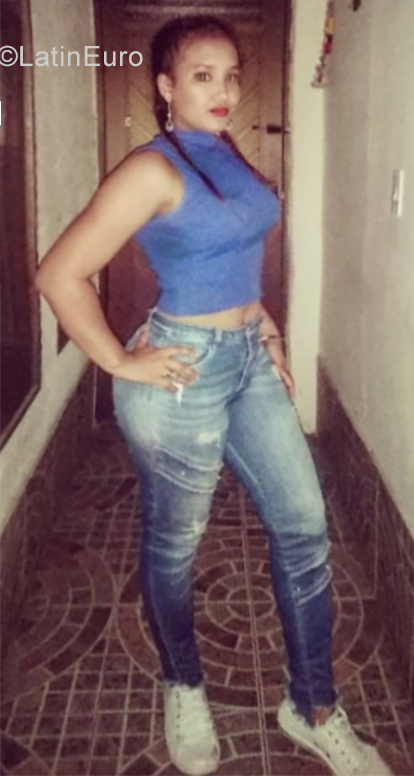 Date this nice looking Colombia girl Angie from Medellin CO25804