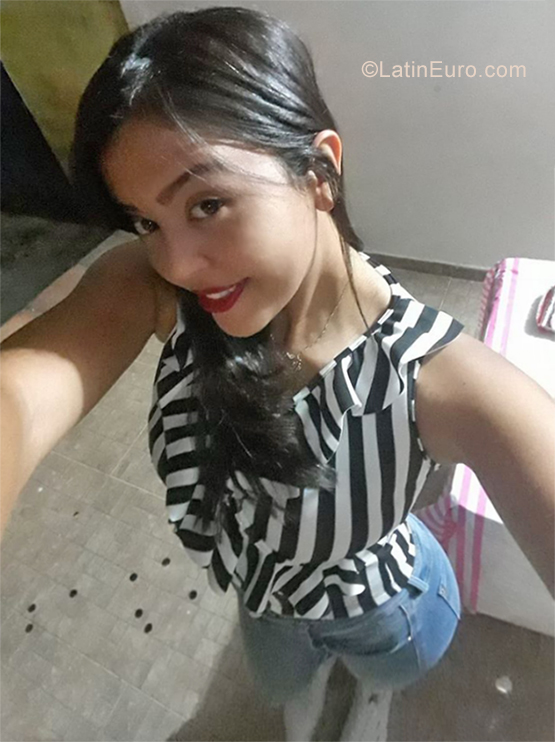 Date this attractive Colombia girl Claudia from Barrancabermeja CO25809