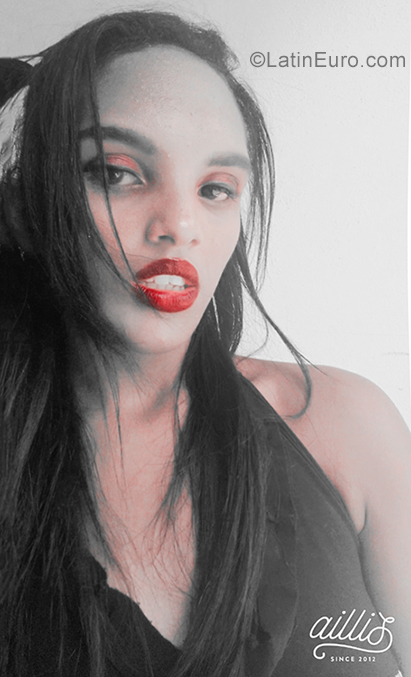 Date this delightful Cuba girl Ismaray from Havana CU555