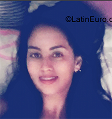 Date this attractive Colombia girl Natalia from Cali CO25814