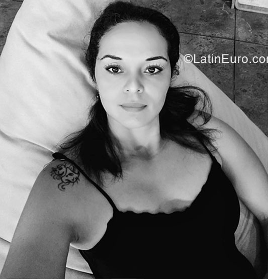 Date this sensual Brazil girl Claudia from Sao Paulo BR10877