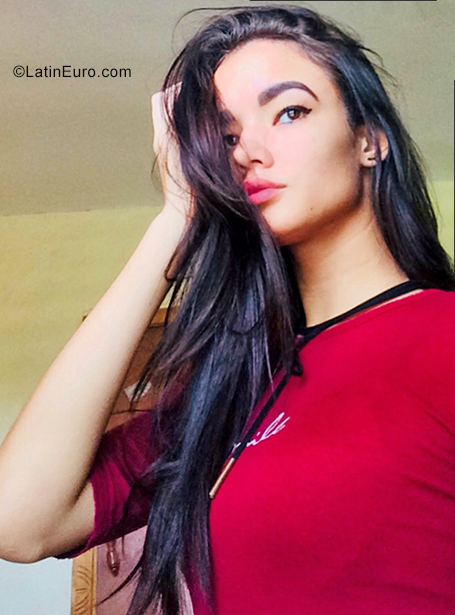 Date this attractive Cuba girl Diane from Holguin CU558