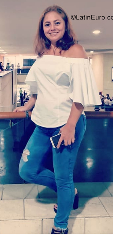 Date this happy Colombia girl Consuelo from Cali CO25834