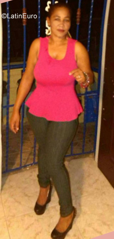 Date this hot Dominican Republic girl YOSELYN from Santo Domingo DO35586