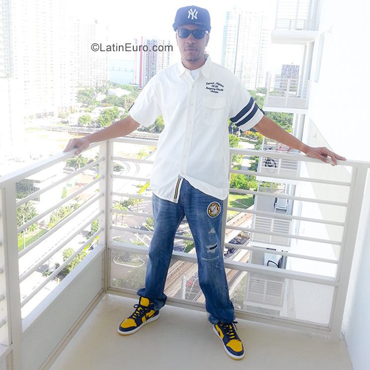 Date this tall United States man MellowBee from Pompano Beach US20189