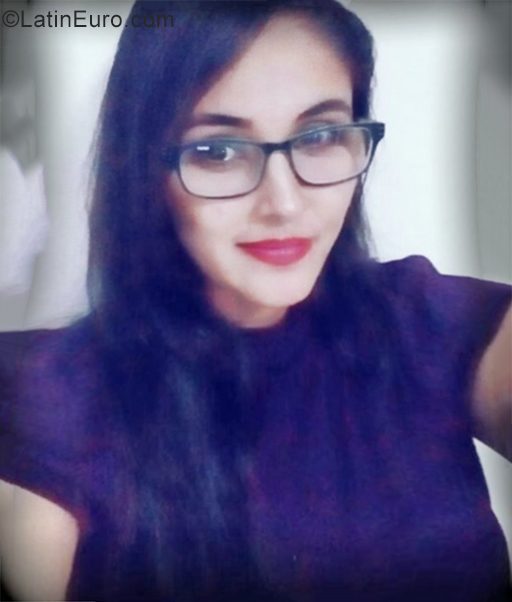 Date this lovely Honduras girl Gisela from San Pedro Sula HN2684