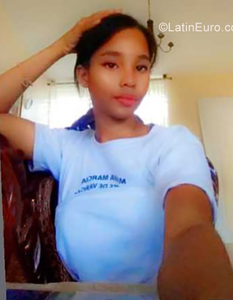 Date this georgeous Dominican Republic girl Gelnelyis from Santo Domingo Este DO35629