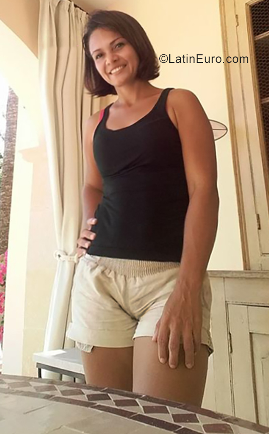 Date this lovely Colombia girl Iremzul from Cartagena CO25869