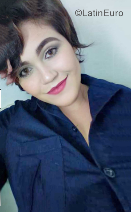 Date this good-looking Brazil girl Carolina from Rio De Janeiro BR10890