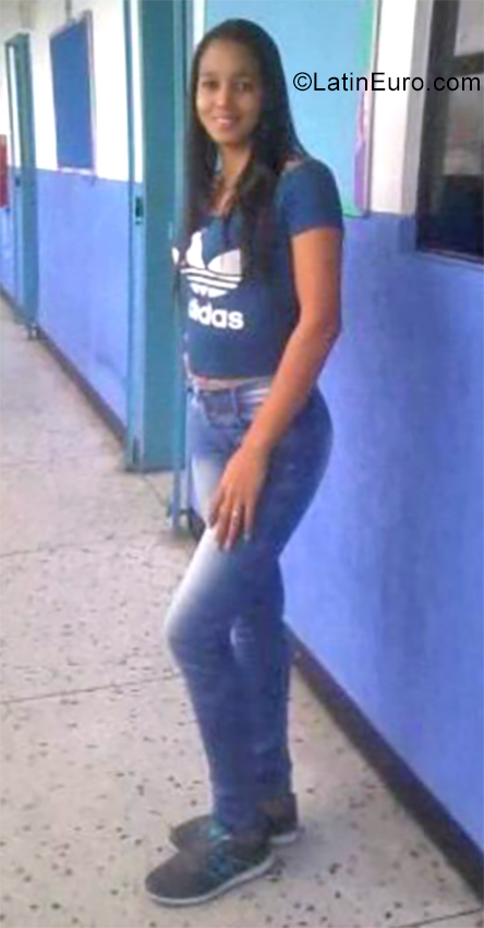 Date this gorgeous Venezuela girl Franyolith from Barquisimeto VE2594