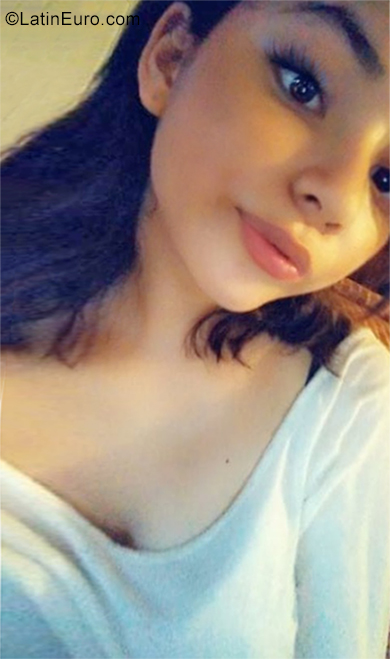 Date this pretty Honduras girl Katty from Cortes HN2692