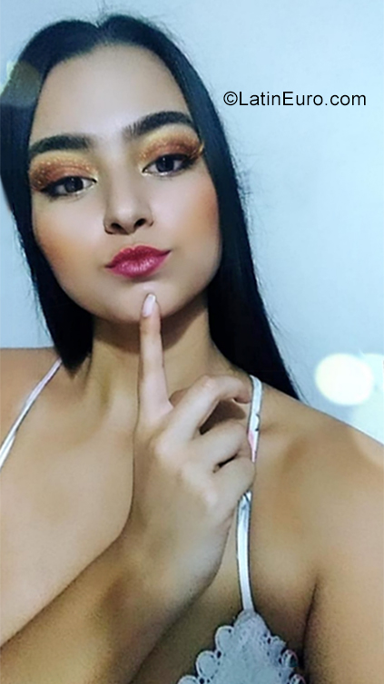 Date this stunning Colombia girl Dani from Medellin CO25884