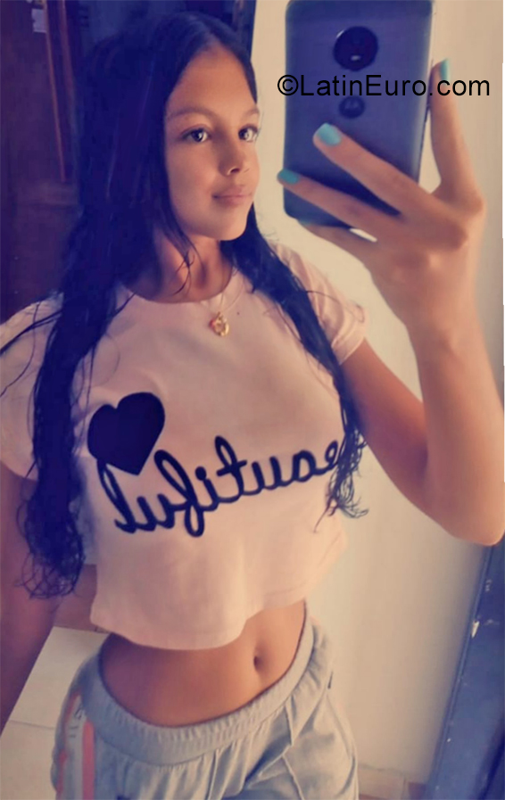 Date this passionate Venezuela girl Daniela from Maracaibo VE2600