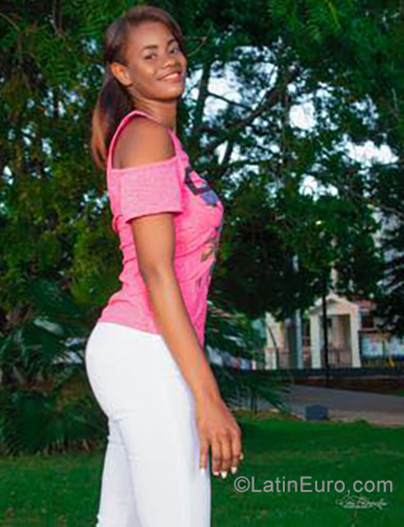 Date this voluptuous Dominican Republic girl Yalitza from Dajabon DO35702