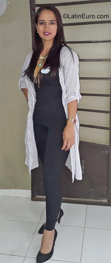 Date this foxy Colombia girl Linda from Cali CO25899