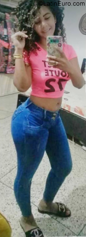 Date this georgeous Venezuela girl Roxana from Valencia VE2613