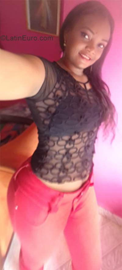 Date this pretty Colombia girl Yuly from Buenaventura CO25908