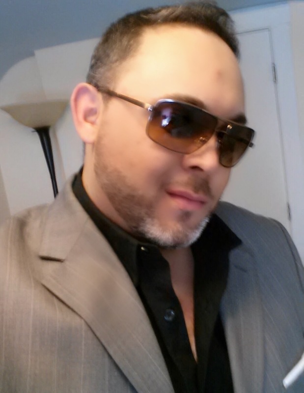 Date this hot United States man Bank from Pawtucket US20226