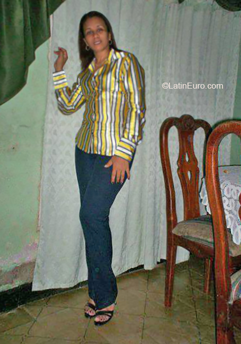 Date this attractive Colombia girl Ruby from Barranquilla CO25921