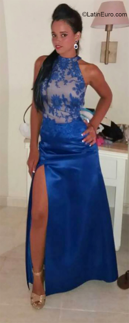 Date this voluptuous Dominican Republic girl Niky from Santo Domingo DO35764
