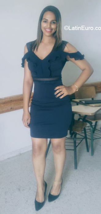 Date this tall Dominican Republic girl Coral from San Francisco De Macoris DO35768