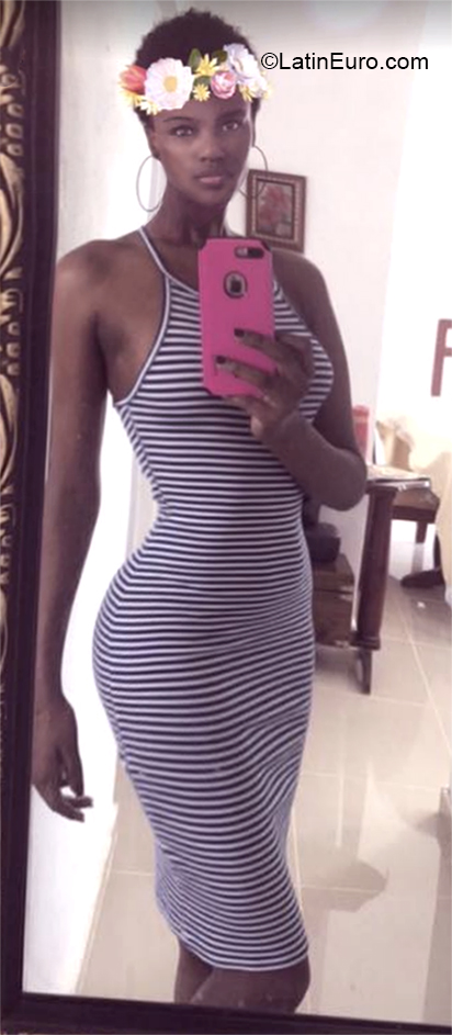 Date this stunning Dominican Republic girl Rosaura from Santo Domingo DO37331