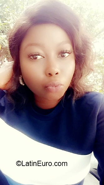 Date this charming Cameroon girl Garence from Douala CM275