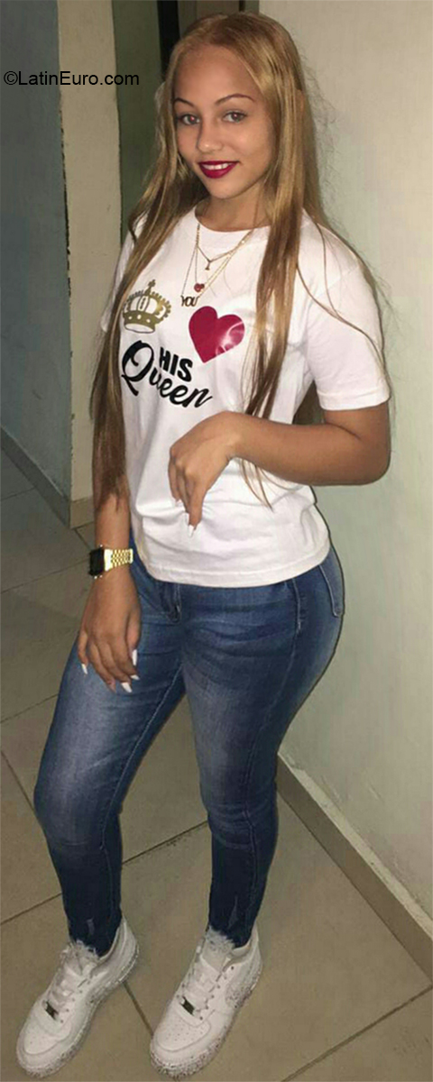 Date this tall Dominican Republic girl Andrea from Santo Domingo DO35812