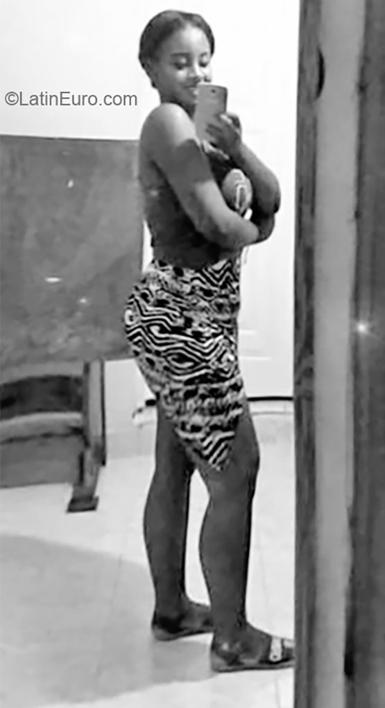 Date this gorgeous Dominican Republic girl Yasiry from Bonao DO35832