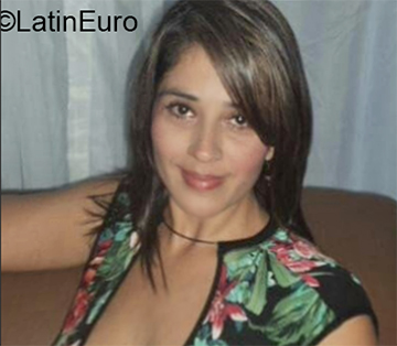 Date this young Colombia girl Monica from Armenia CO25978