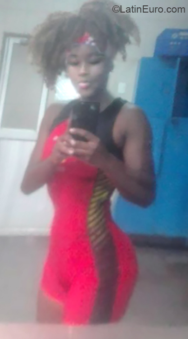 Date this happy Ecuador girl Allison from Quito EC366