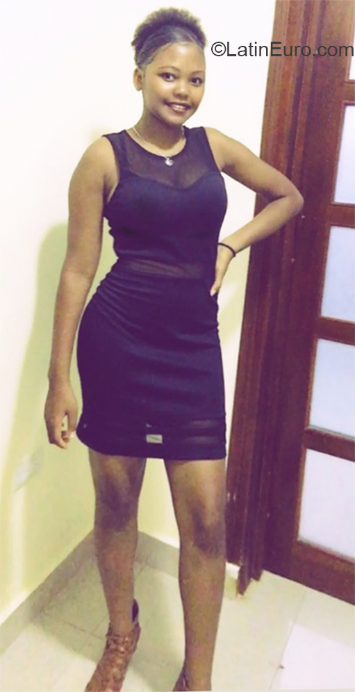 Date this charming Dominican Republic girl Winia from Higuey DO35873
