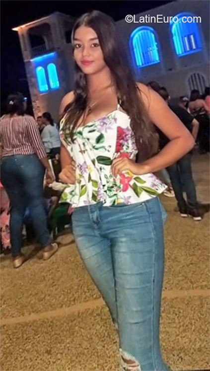 Date this funny Colombia girl Marcela from Barranquilla CO25985