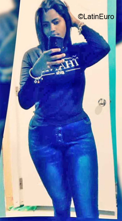 Date this sultry Dominican Republic girl Luz maria from Santo Domingo DO35910