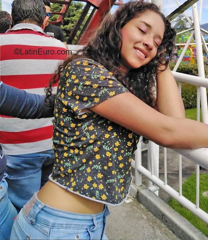 Date this pretty Colombia girl Michel from Villavicencio CO26017