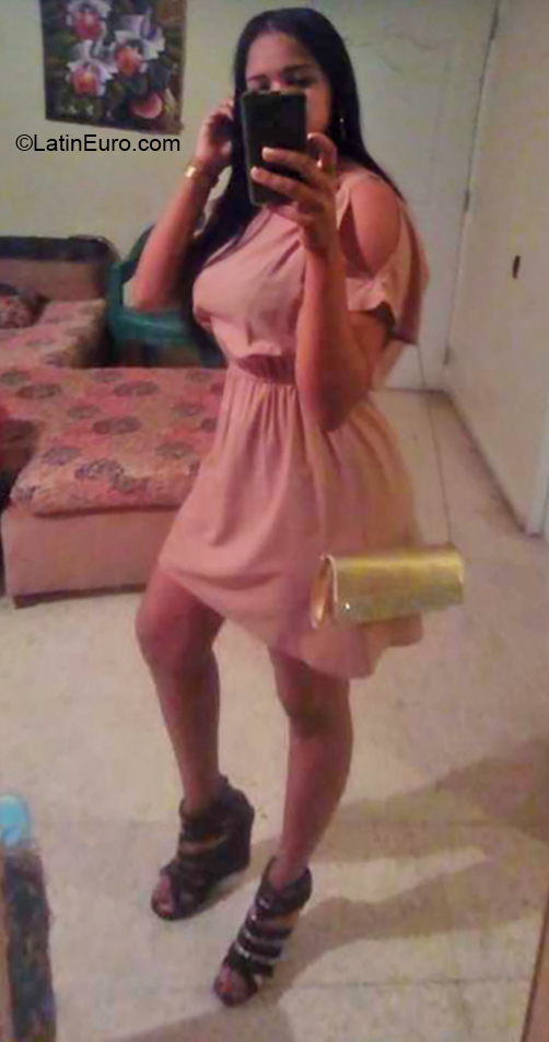 Date this tall Dominican Republic girl Milagros from Santo Domingo DO36034