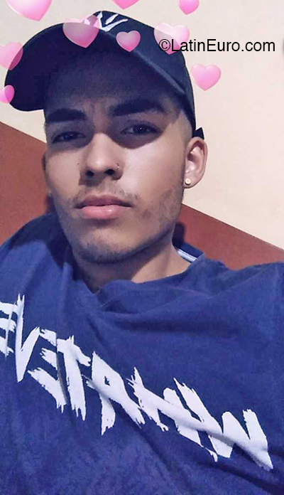 Date this sensual Colombia man Jhonatan from Pereira CO26052
