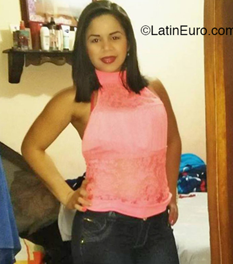 Date this fun Colombia girl Desireth from Medellin CO26055